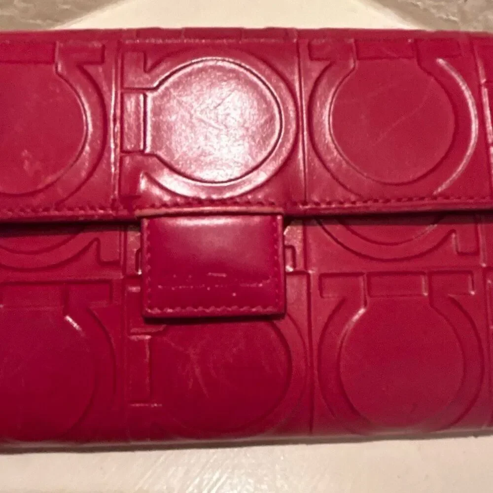 Ferragamo Long Wallet Red Gancini Embossed Logo Leather Travel Organization Bold
